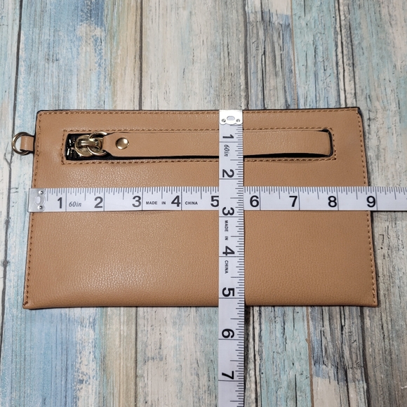 Zipper Clutch! - Picture 3 of 5